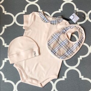 Burberry baby gift set in size 9M